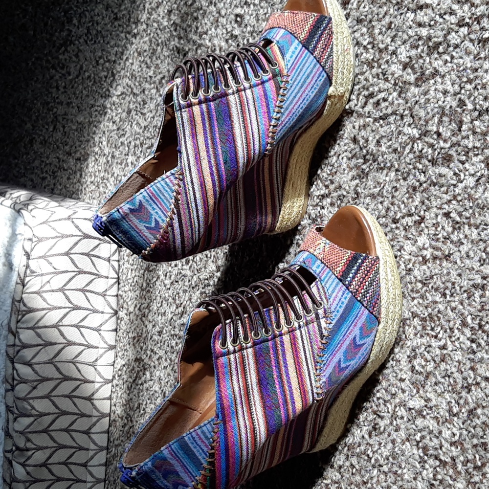 Chinese Laundry Rainbow Pattern Wedges